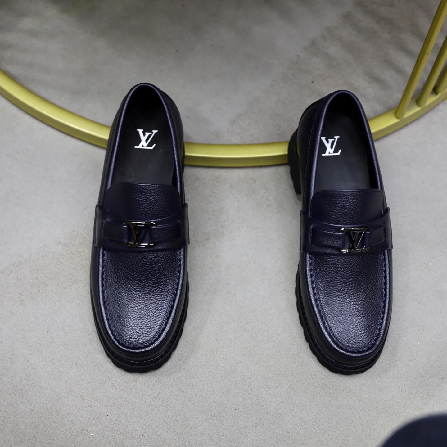 Men's men's shoes💰600💰Louis Vuitton LV men's classic Oxford shoes, men's business formal boutique leather shoes, classic style, almond kernel exquisite toe, ultimate art, the whole shoe is made of imported cow leather (open edge beads), carefully selected, fine pores, excellent gloss, soft texture, strong toughness, durable and not easy to deform, apricot calf leather lining, soft, comfortable, sweat-absorbent and breathable. Foam outsole, original box and dust bag packaging! Size: 38–44 (45/46 customized)